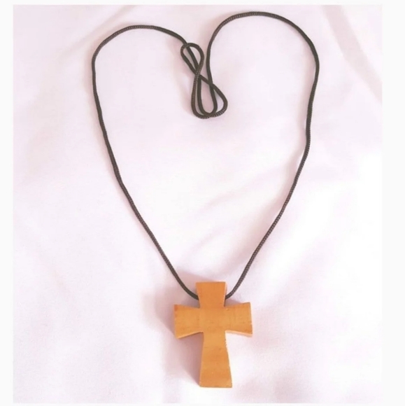 Religious wood cross necklace & bracelet pre owned - Picture 2 of 10